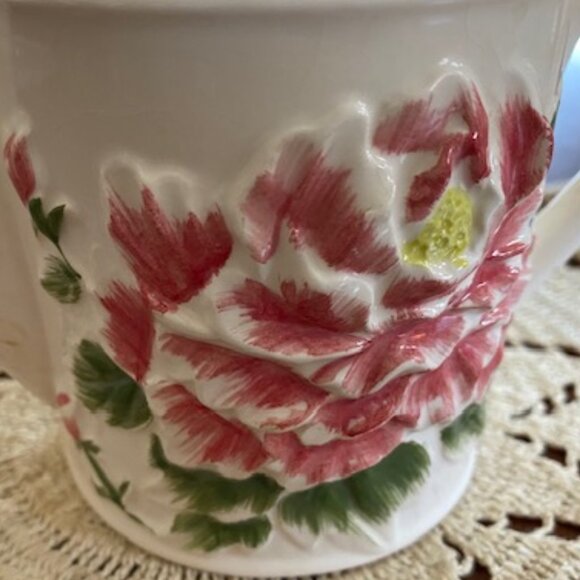 VINTAGE small WHITE Glazed CERAMIC WATERING CAN * 3-D painted PINK CHRYSANTHEMUM - Picture 3 of 7